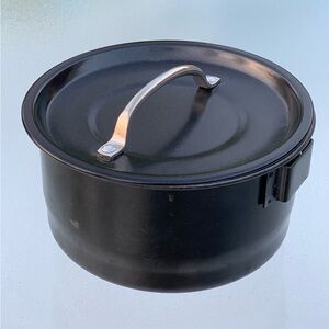 Round 2.5 Quart/10-Cup Camping Pot with Lid